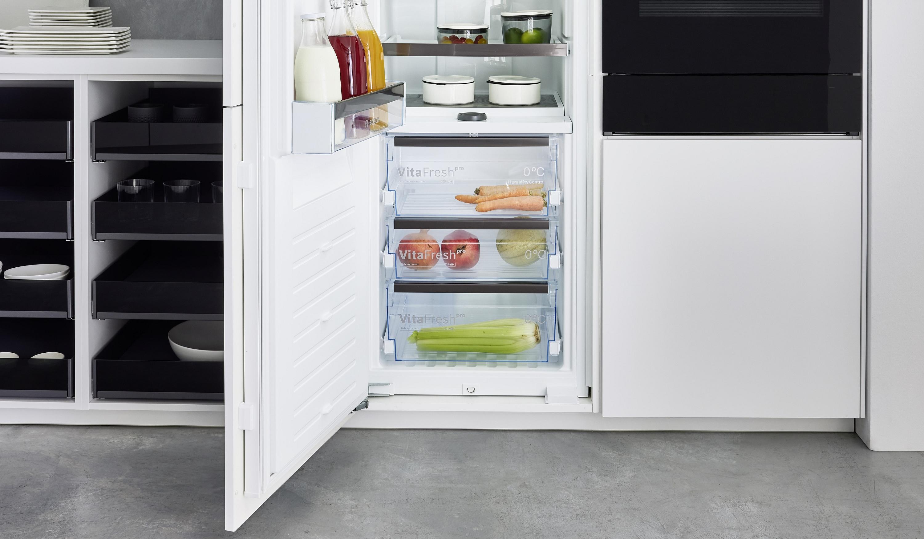 Geöffneter BOSCH-Kühlschrank mit 0-Grad-Fächern